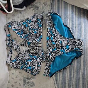 NWOT Xhilaration blue and black bikini Lg top, M bottom.
